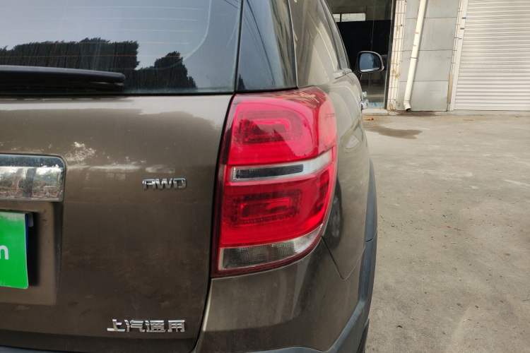 Used Chevrolet Captiva 2015 2.4L 4x4 Flagship Edition 7-Seater
