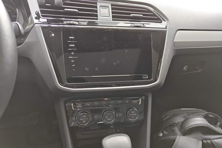 Used Volkswagen Tiguan L 2019 Revised 330TSI Automatic Two-Wheel Drive Smart & Luxury Edition China VI Standard
