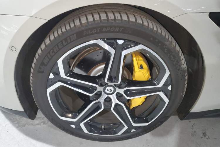 Used  SU7 2024 Four-Wheel Drive Ultra-Long Range Advanced Intelligent Driving Max Edition
