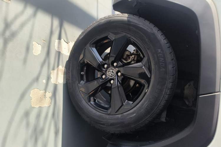 Used Toyota RAV4 2020 Dual-Engine 2.5L E-CVT 4x4 Elite PLUS Edition
