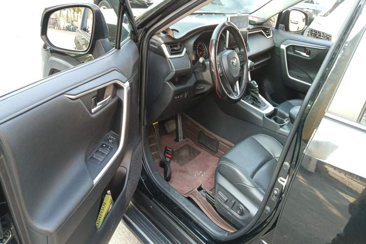 Used Toyota Wildlander 2022 2.0L CVT Two-Wheel Drive Luxury PLUS Edition
