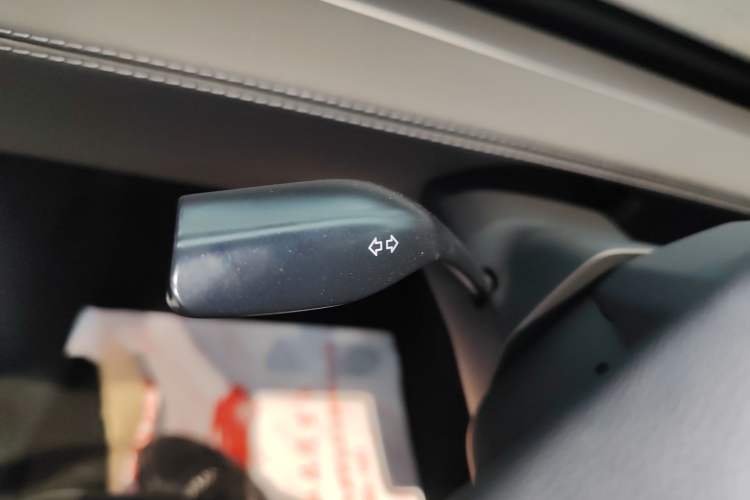 Used Tesla Model Y 2025 Long-Range All-Wheel-Drive Version