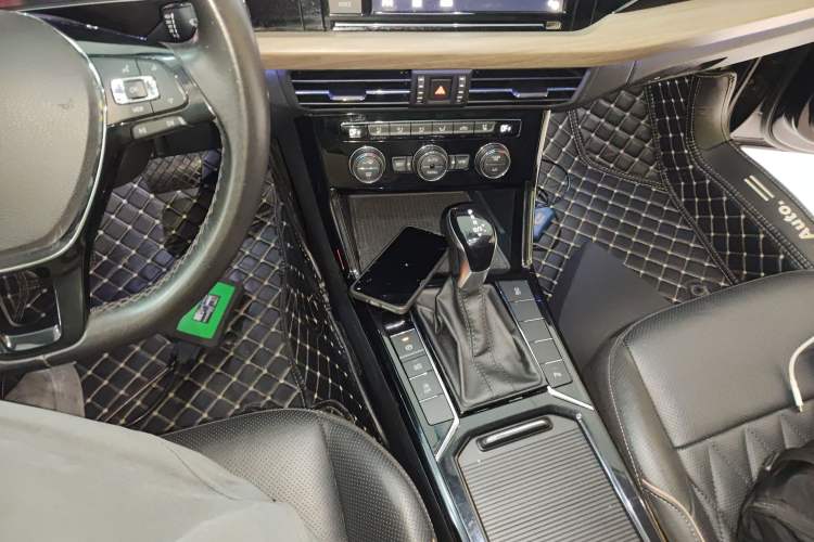 Used Volkswagen Passat 2019 330TSI Luxury Edition China VI Standard
