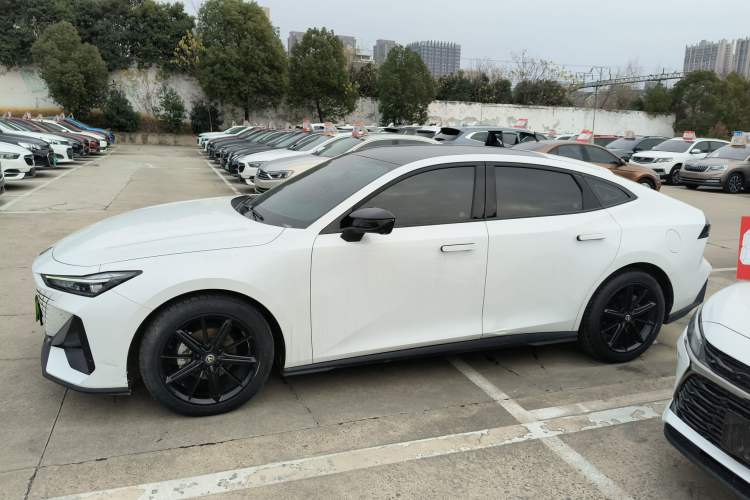 Used Changan UNI-V 2023 1.5T Prestige Model
