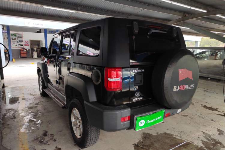 Used  BJ40 2016 40L 2.0T Manual Two-Wheel Drive Luxury Edition
