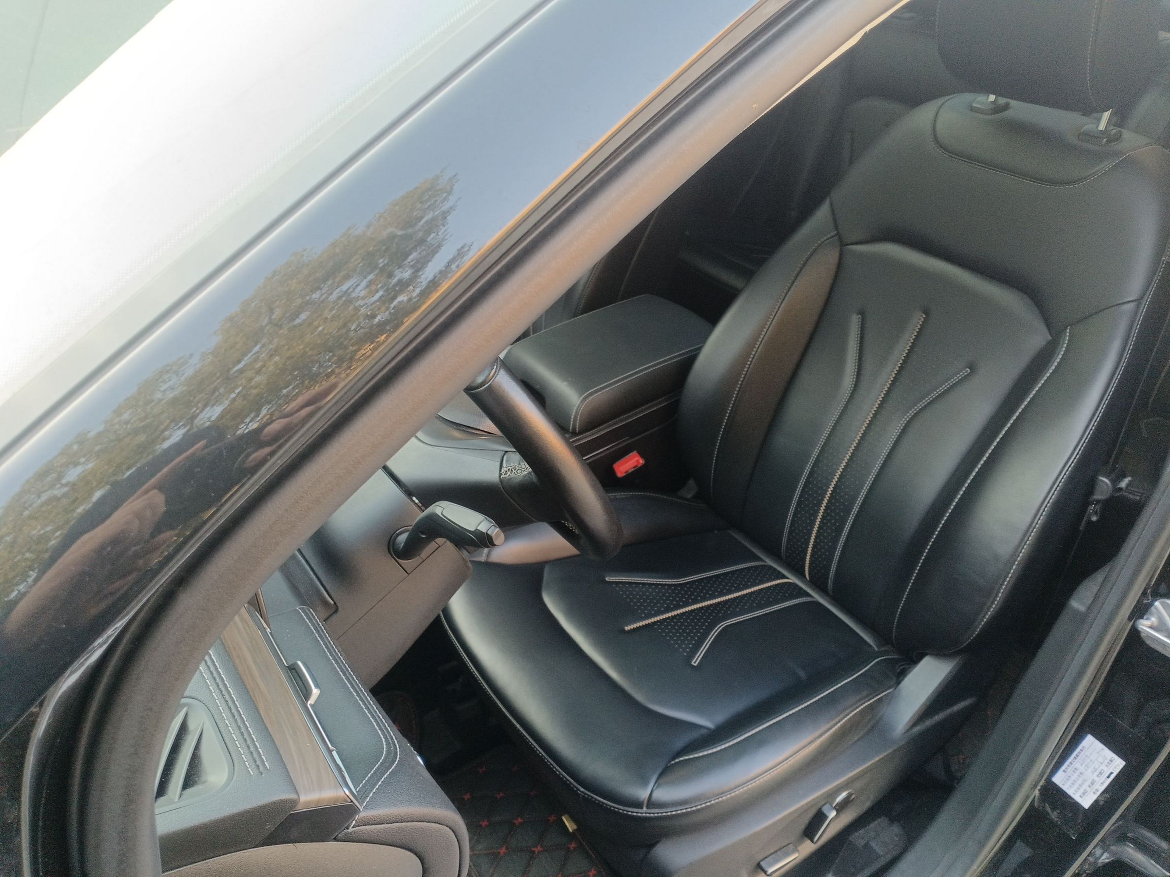 Переднее сиденье в автомобиле