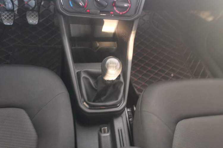 Used Volkswagen Jetta 2019 Dream Edition 1.4L Manual Fashion Version
