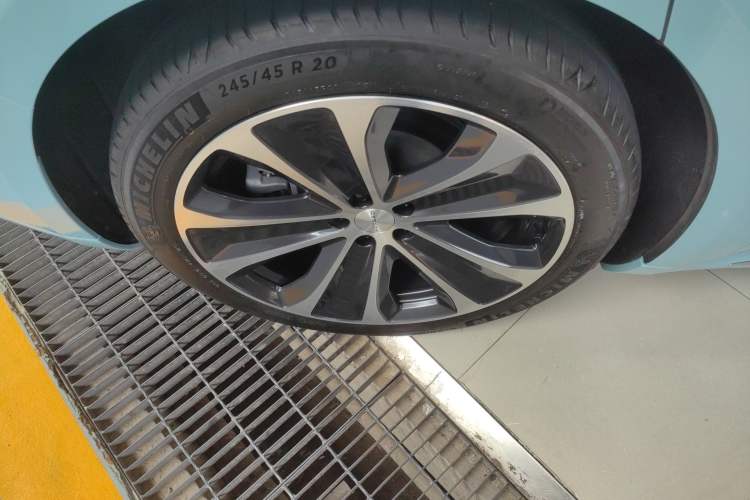 Used Hima Luxeed S7 2025 705 km Max
