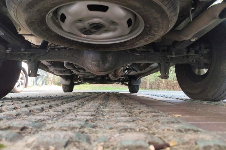 Used JMC Fushun 2023 2.0T Automatic Short-Wheelbase Mid-Height Commercial Multi-Purpose Passenger Vehicle 5 Seats
