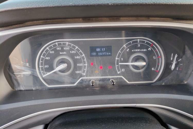 Used SAIC MAXUS Xintu V80 2021 2.0T PLUS Manual Aoyuntong Short Wheelbase Mid-Roof 5/6-Seater