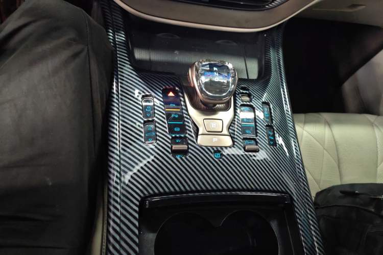 Used Denza D9 2022 DM-i 970 Four-Wheel Drive Flagship Model