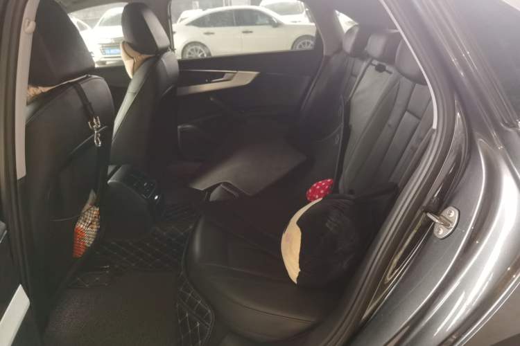 Used Audi A4L 2019 40 TFSI Fashion Edition China VI Emission Standard