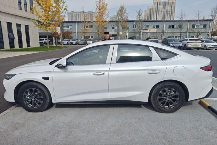 Used BYD Qin L 2025 DM-i Smart Drive 80KM Leading Model
