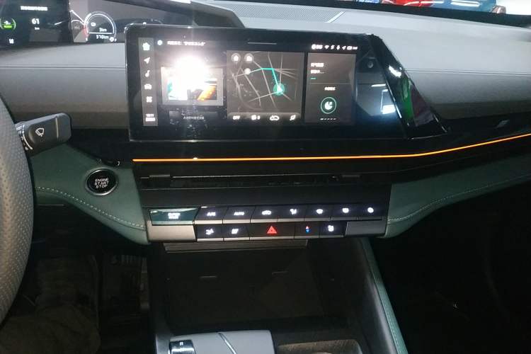 Used Changan UNI-V iDD 2024 Blue Whale Smart Electric iDD 136km ZhiKu Model