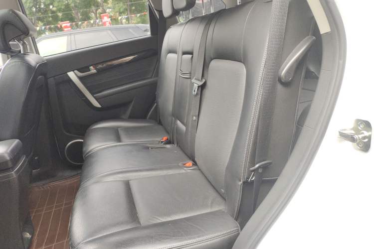 Used Chevrolet Captiva 2015 2.4L 4x4 Flagship Edition 7-Seater
