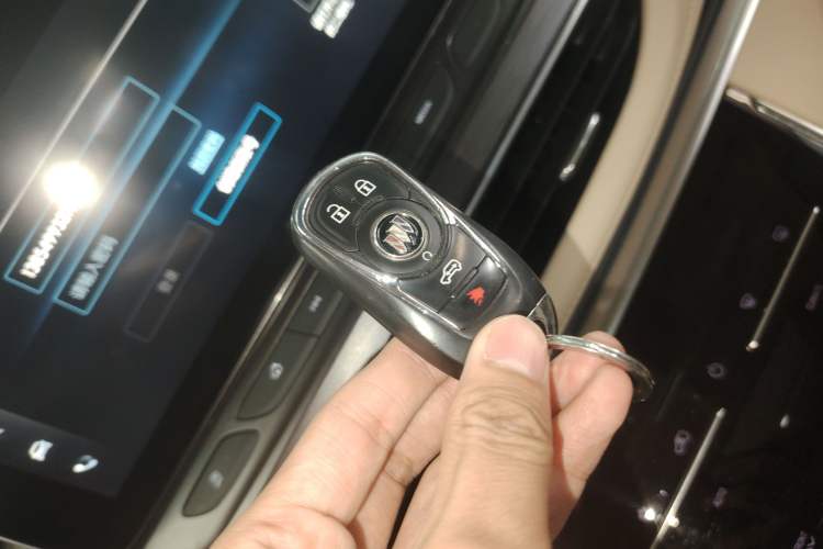 Used Buick GL8 2023 Facelifted Land Cruiser Executive Luxury Version
