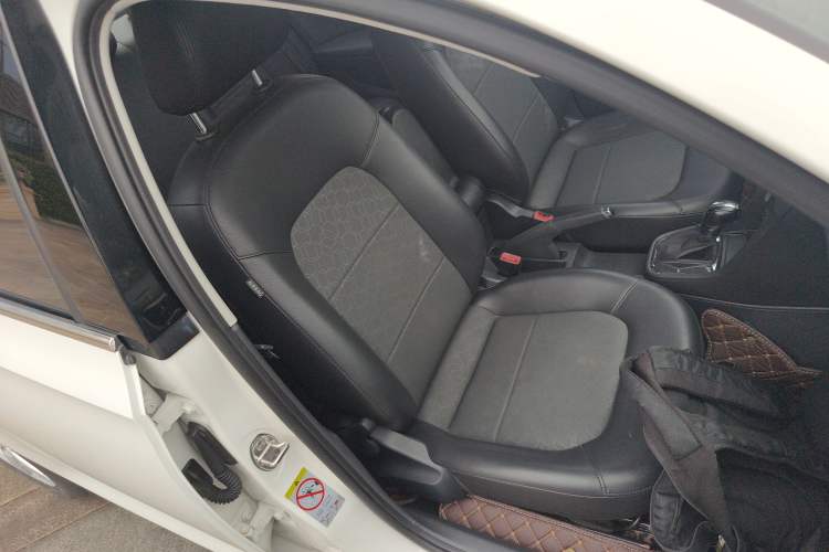 Used Volkswagen Santana 2015 1.6L Automatic Comfort Edition
