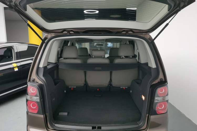 Used Volkswagen Touran 2013 1.4T Manual Fashion Edition 5 Seats
