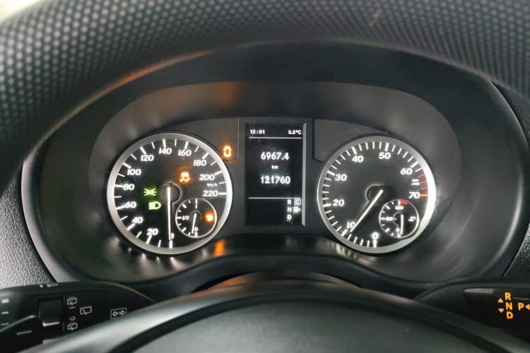 Used Mercedes-Benz Vito 2018 2.0T Elite Version 7 Seats China VI Emission Standard