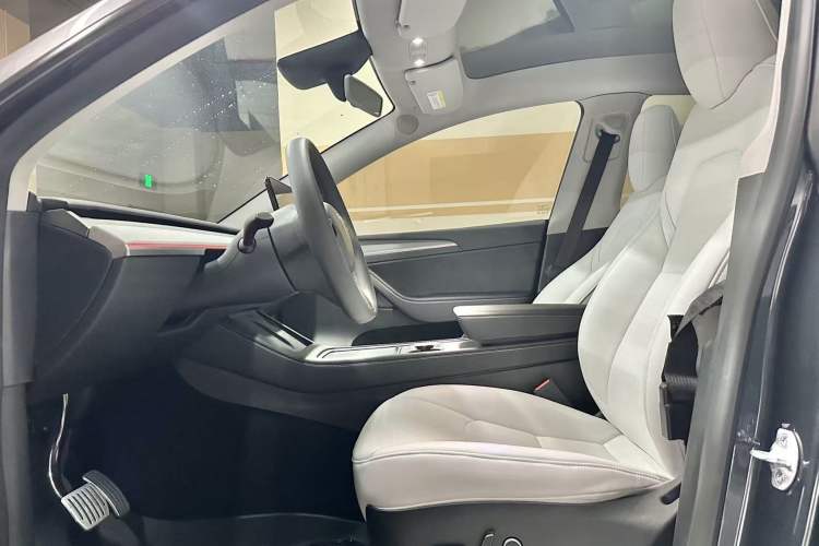 Used Tesla Model Y 2024 Rear-Wheel-Drive Version
