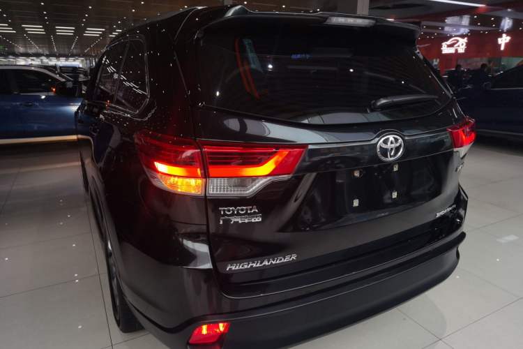 Used Toyota Highlander 2018 2.0T Four-Wheel Drive Luxury Edition 7 Seats China V Emission Standard
