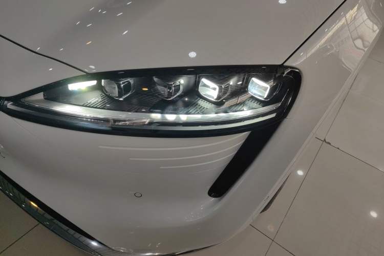 Used Hima Luxeed R7 2024 All-Electric 802 km Max