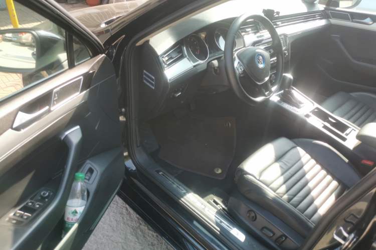 Used Volkswagen Magotan 2017 330TSI DSG Leading Model
