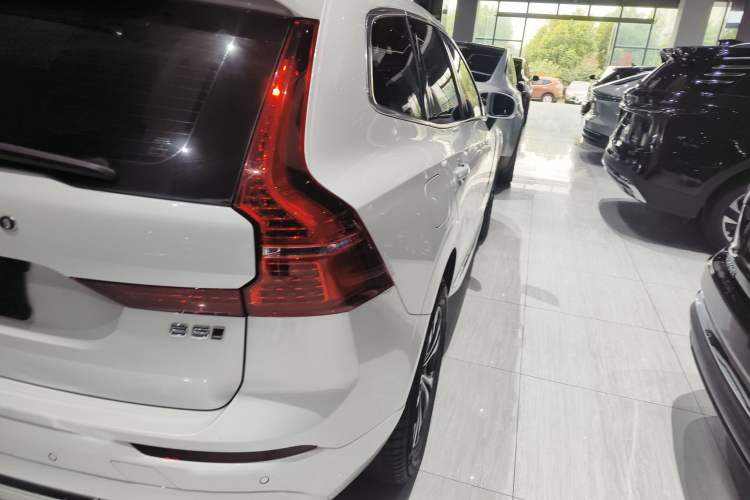 Used Volvo XC60 2023 B5 4x4 Smart Luxury Edition