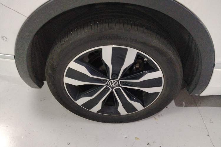 Used Volkswagen Tiguan L 2024 330TSI Automatic Two-Wheel Drive R-Line Enhanced Edition
