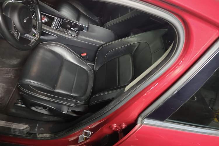 Used Jaguar F-PACE 2016 2.0T Two-Wheel-Drive R-Sport Sport Edition
