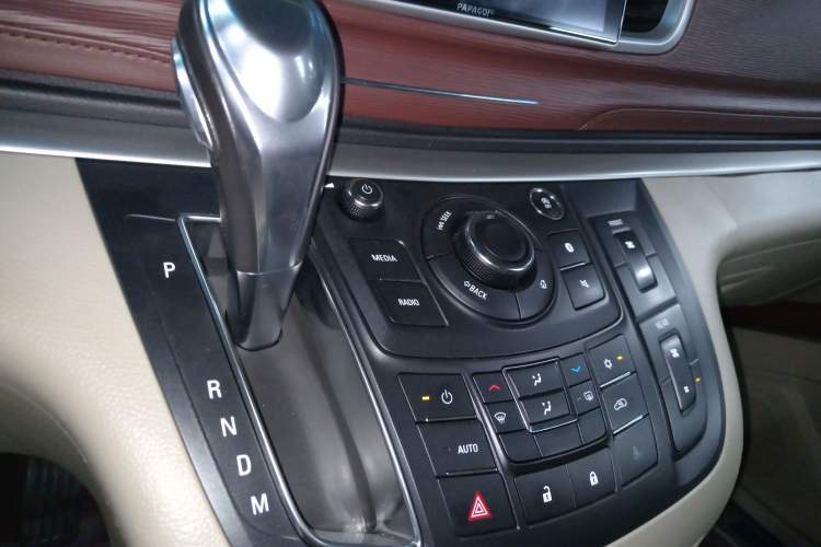 Used Buick GL8 2018 28T Luxury Model China VI Standard
