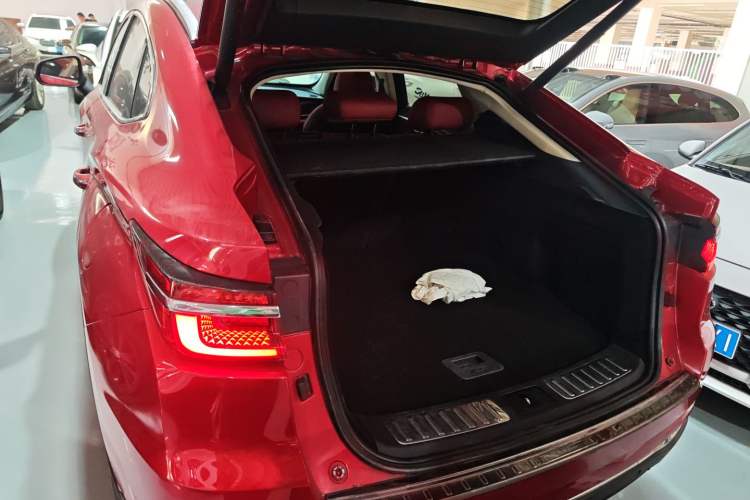 Used Changan CS85 COUPE 2019 1.5T DCT Luxury Version China VI Standard
