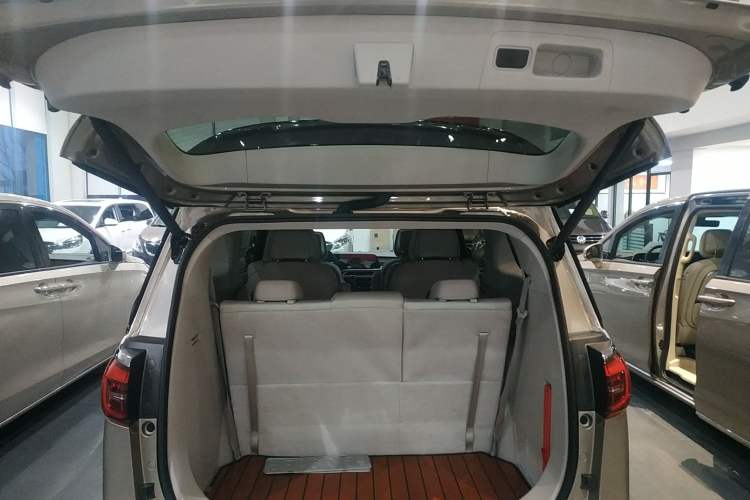 Used Buick GL8 2023 ES Lu Zun Deluxe and Yue Edition