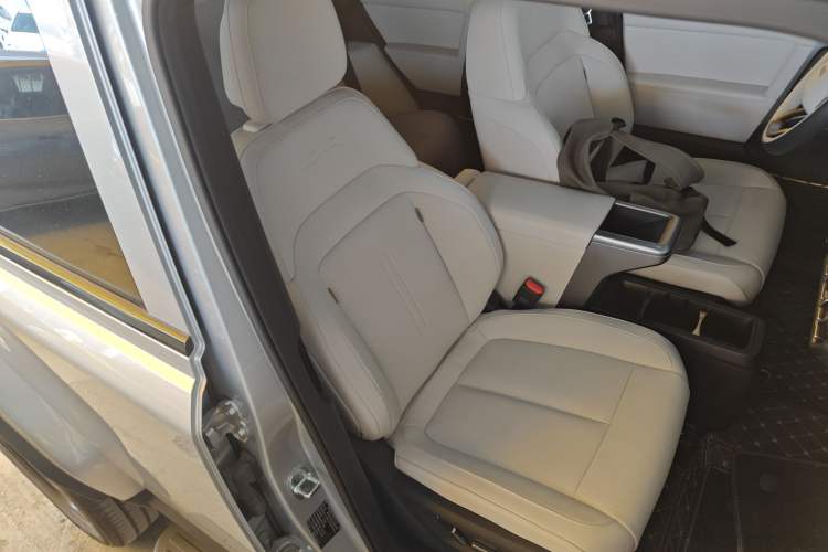 Used  V23 2025 401 Two-Wheel Drive Intelligent Driving Version
