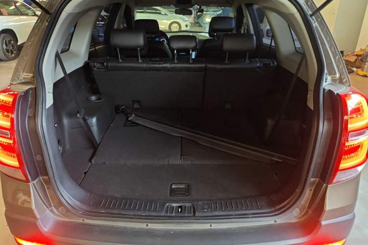 Used Chevrolet Captiva 2015 2.4L 4x4 Flagship Edition 7-Seater
