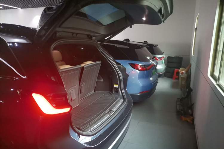 Used Nio ES8 2020 580 km Range Signature Edition Six-Seater Version
