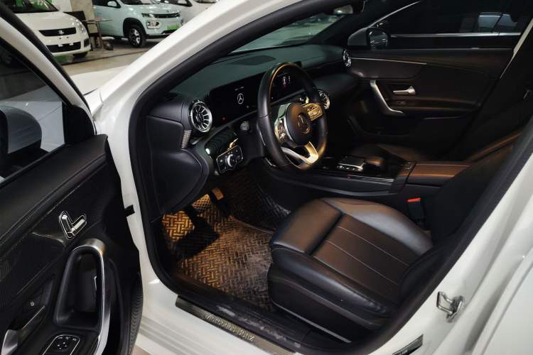 Used Mercedes-Benz A-Class 2022 Restyled A 200 L Sport Sedan Fashion Version
