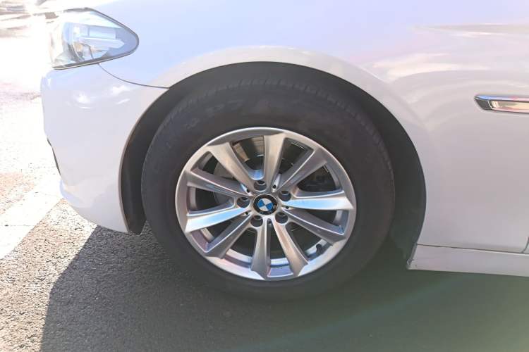 Used BMW 5 Series 2015 520i Elegant Edition
