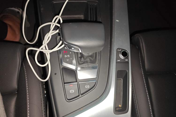 Used Audi A4L 2022 40 TFSI Fashion Dynamic Model
