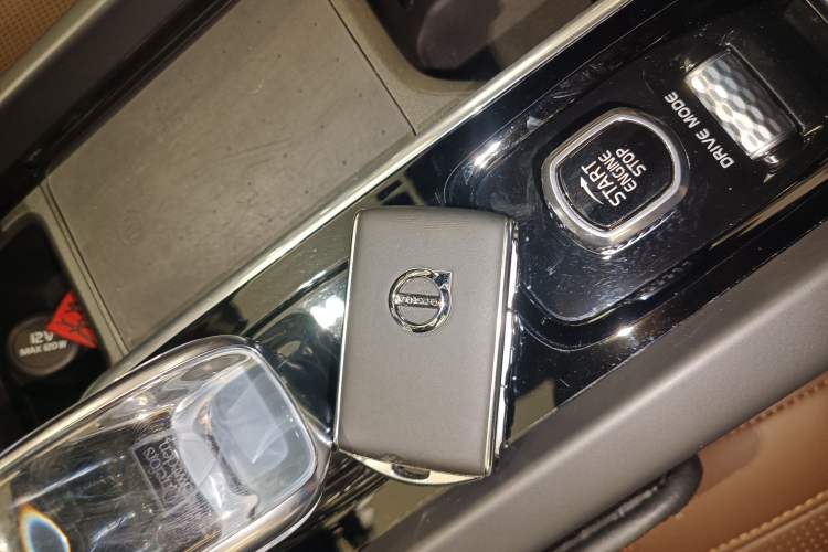 Used Volvo XC60 New Energy 2021 T8 e-Drive Hybrid Luxury Edition
