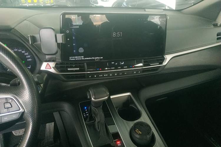 Used Toyota Sienna 2023 2.5L Hybrid Deluxe Edition
