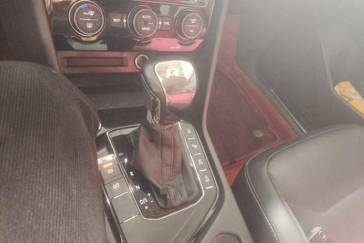 Used Volkswagen Tiguan L 2021 330TSI Automatic Two-Wheel Drive R-Line Enhanced Edition
