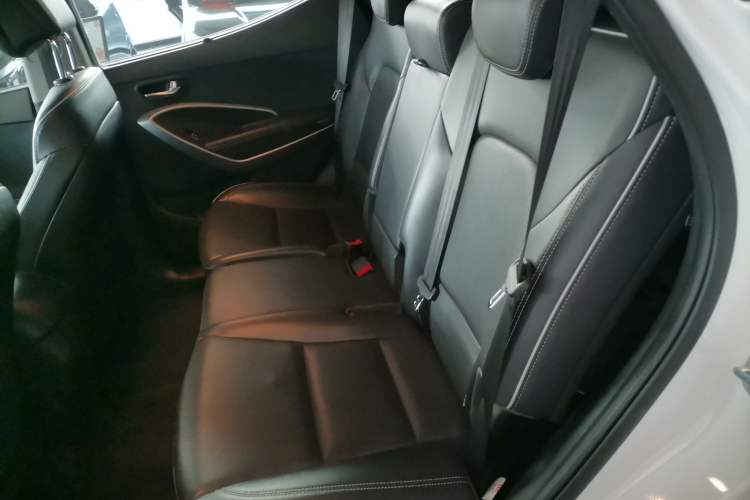 Used Hyundai Santa Fe 2017 2.0T Automatic Two-Wheel Drive Smart Version 7 Seats