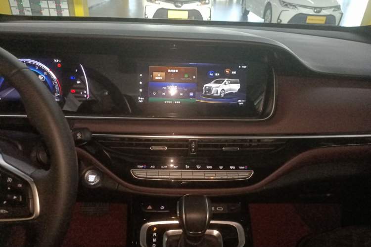 Used GAC Trumpchi M6 2023 PRO 270T DCT Luxury Edition
