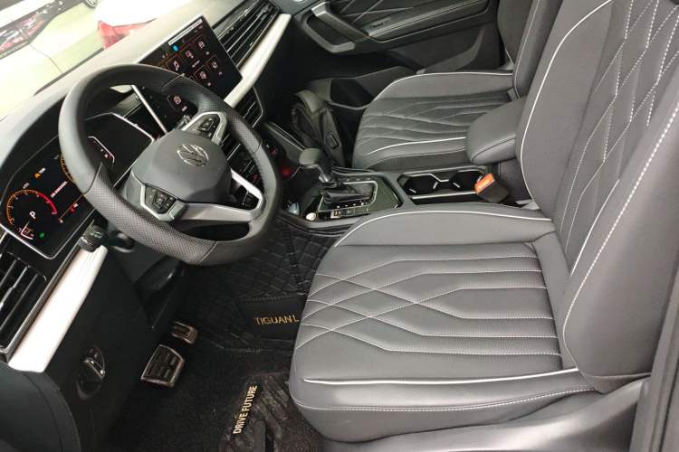 Used Volkswagen Tiguan L 2024 330TSI Automatic Two-Wheel Drive R-Line Enhanced Edition
