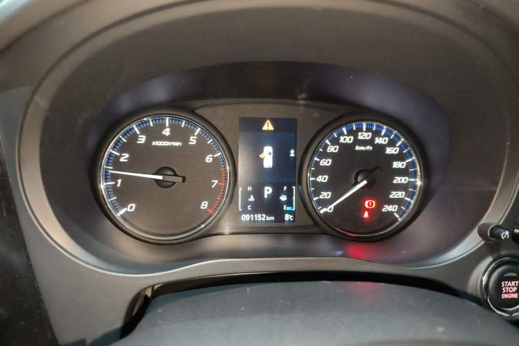 Used Mitsubishi Outlander 2019 2.4L Two-Wheel Drive ZhiXing Version 5 Seats China V Emission Standard
