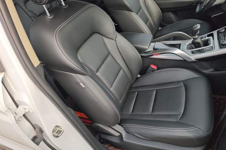 Used Geely Auto Emgrand X7 Sport 2016 2.0L Manual ZhiShang Version
