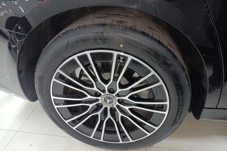 Used Mercedes-Benz E-Class 2025 Facelift E 300 L Luxury Edition
