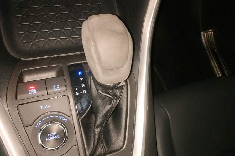 Used Toyota RAV4 2022 Dual-Engine 2.5L E-CVT Four-Wheel Drive Elite Plus Edition
