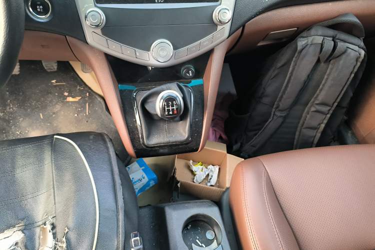 Used BYD S6 2014 2.0L Manual Luxury 5-Seater
